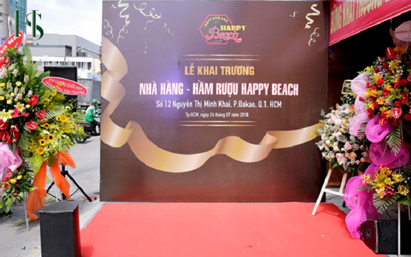 Thiết kế backdrop khai trương nhà hàng sang trọng