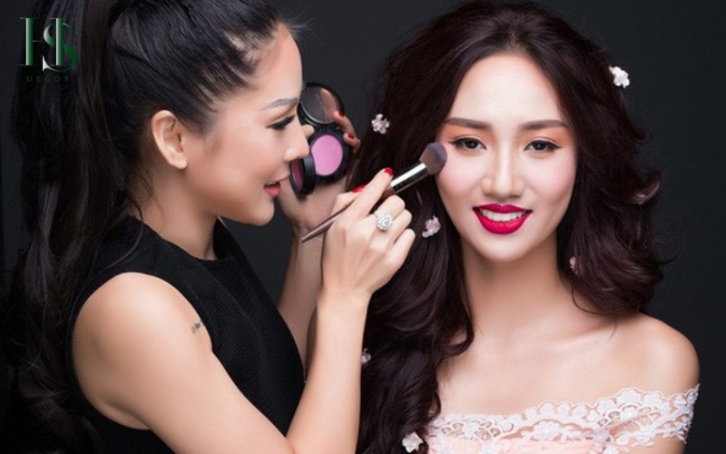 Cập nhập bảng giá dịch vụ makeup mới nhất 2024